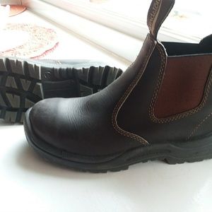 Blundstone Boots size 4.5 Thats a 7.5 us